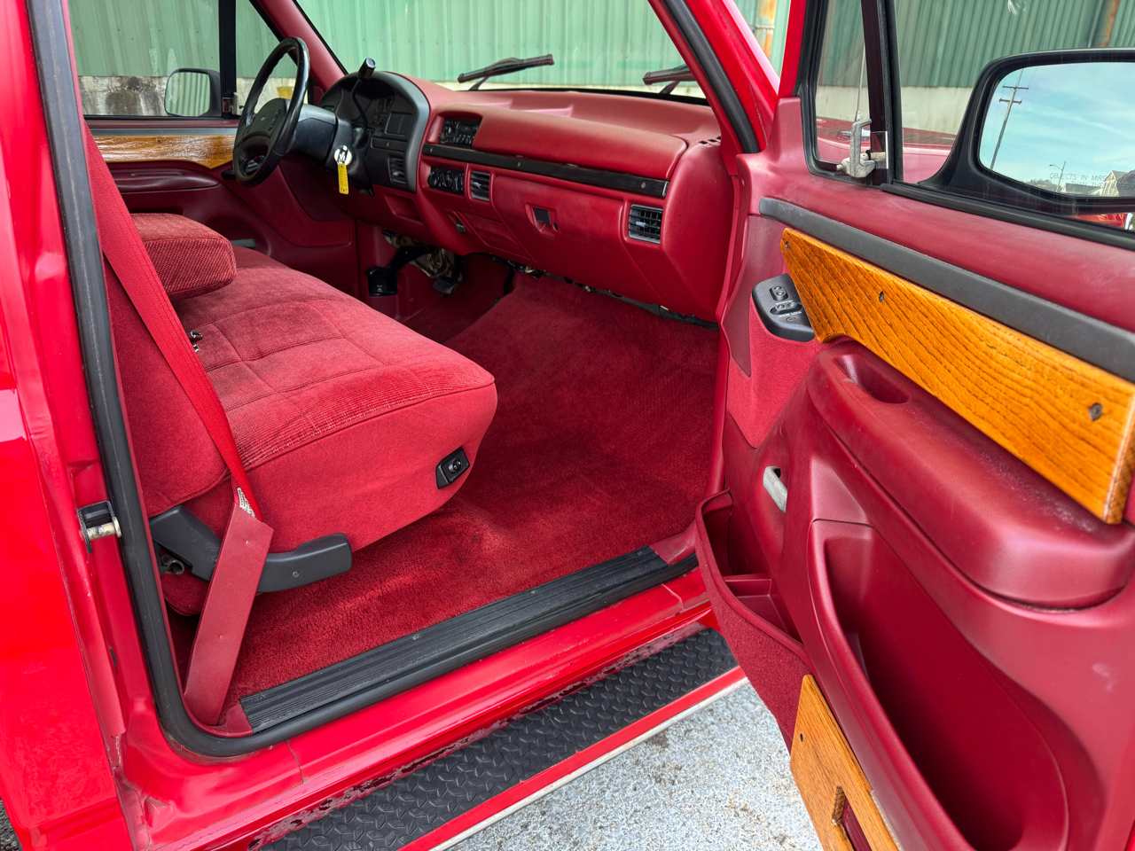 Ford F-150 2WD Reg Cab 122.5" XLT 1993