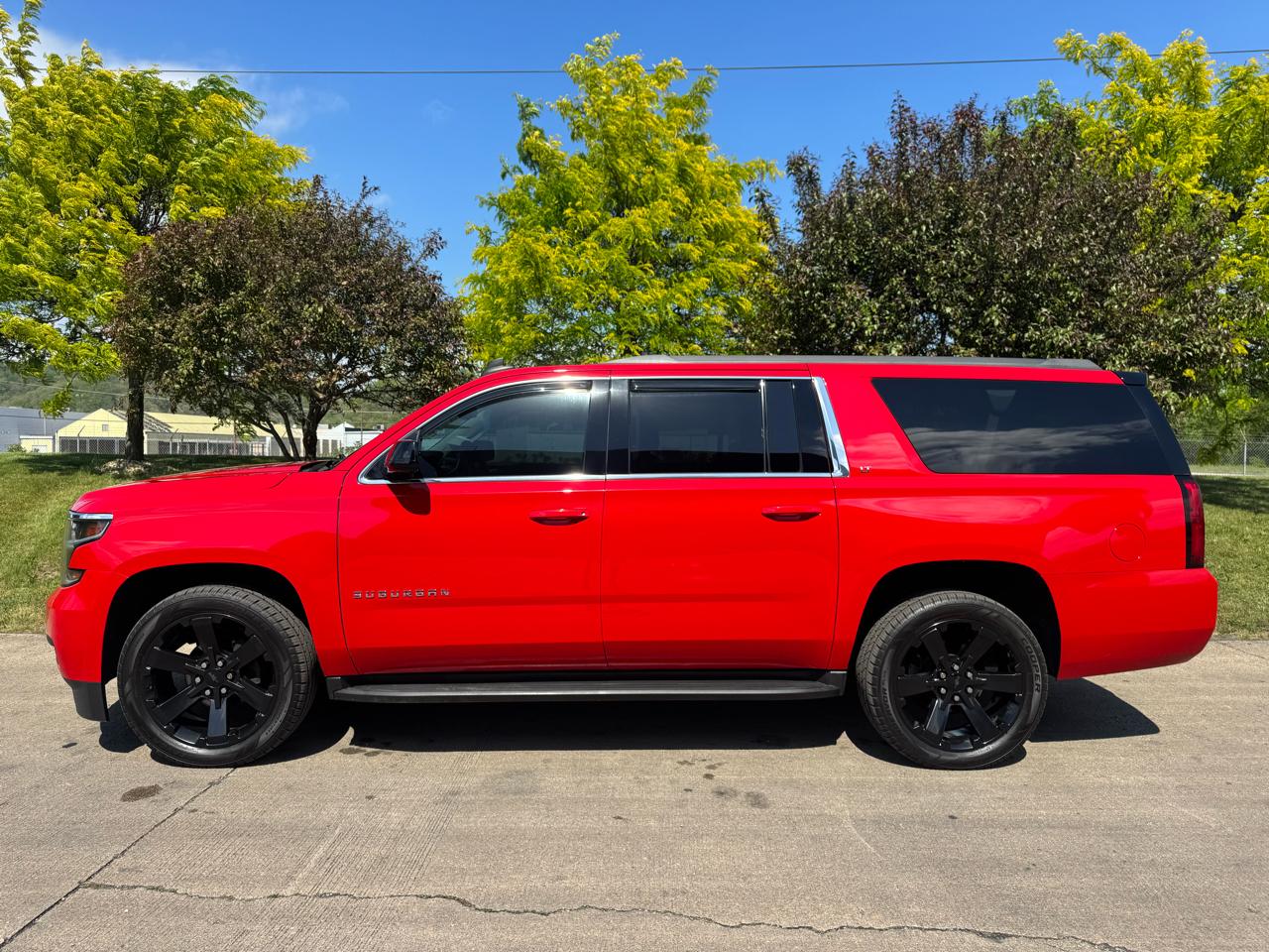 Chevrolet Suburban LT 4WD 2017