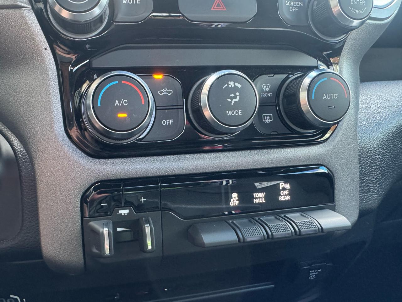 RAM 2500 Tradesman Regular Cab 4WD 2023