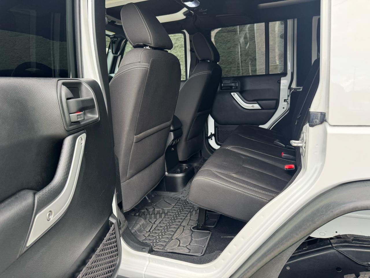 Jeep Wrangler Unlimited Sahara 4WD 2017