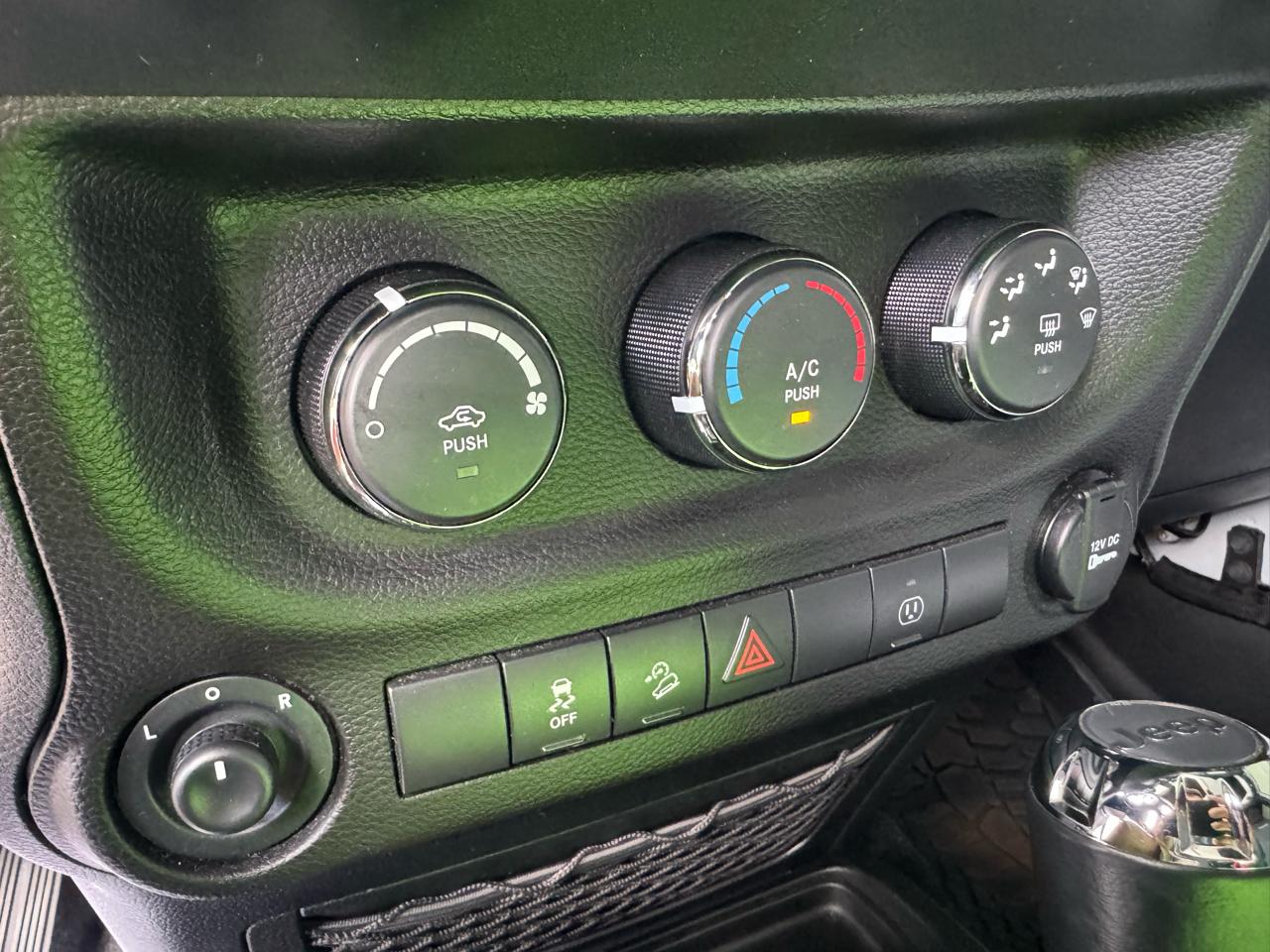 Jeep Wrangler Unlimited Sahara 4WD 2017