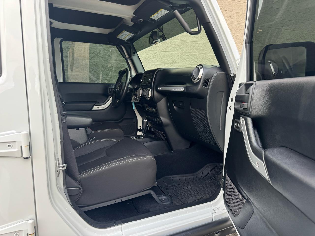 Jeep Wrangler Unlimited Sahara 4WD 2017