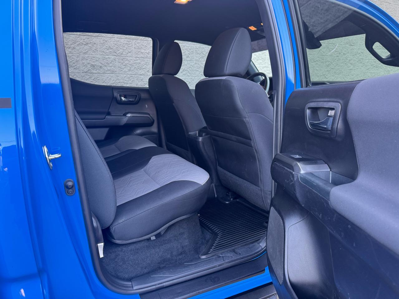 Toyota Tacoma 4WD Double Cab V6 MT TRD Sport (Natl) 2021