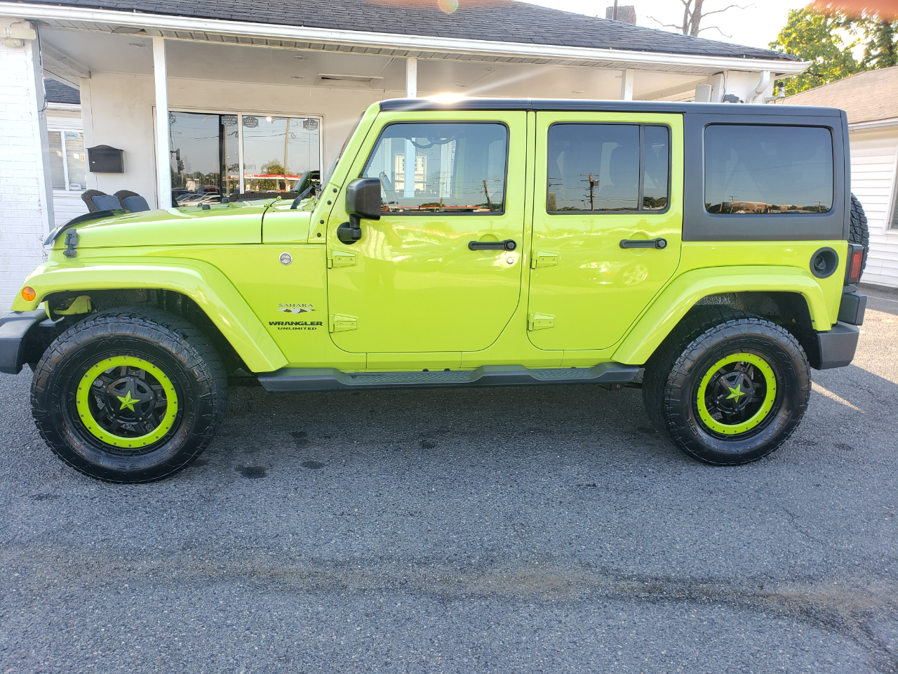Jeep Wrangler Unlimited Sahara 4WD 2017 Jeep Wrangler Unlimited Sahara 4WD 2017