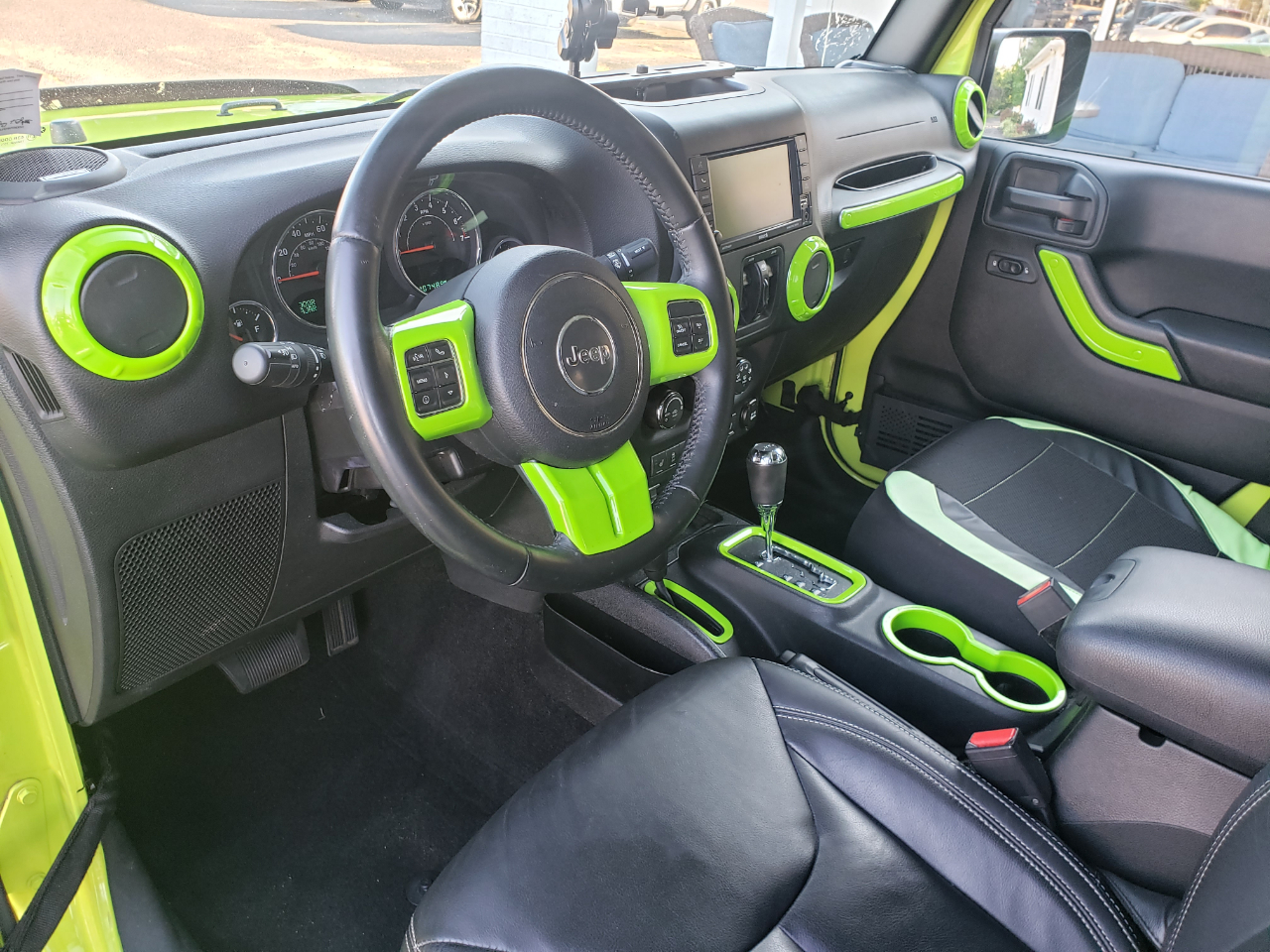 Jeep Wrangler Unlimited Sahara 4WD 2017 Jeep Wrangler Unlimited Sahara 4WD 2017