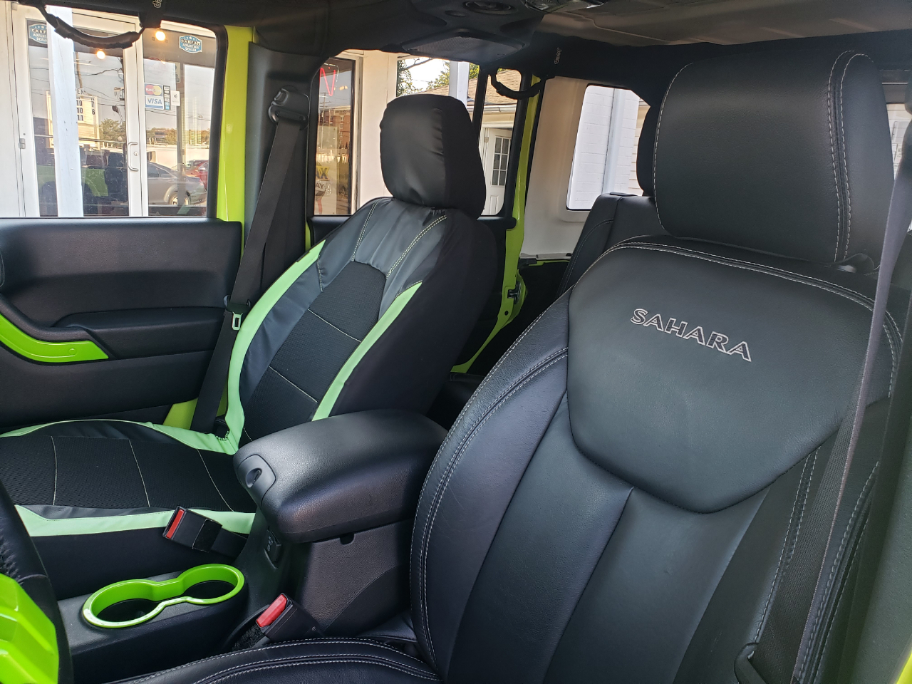Jeep Wrangler Unlimited Sahara 4WD 2017 Jeep Wrangler Unlimited Sahara 4WD 2017