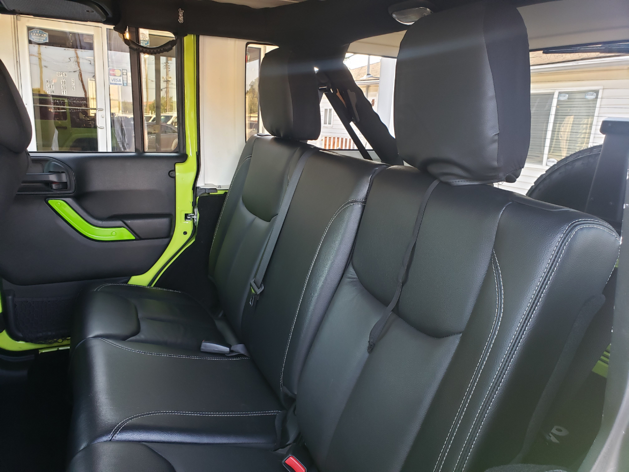 Jeep Wrangler Unlimited Sahara 4WD 2017 Jeep Wrangler Unlimited Sahara 4WD 2017