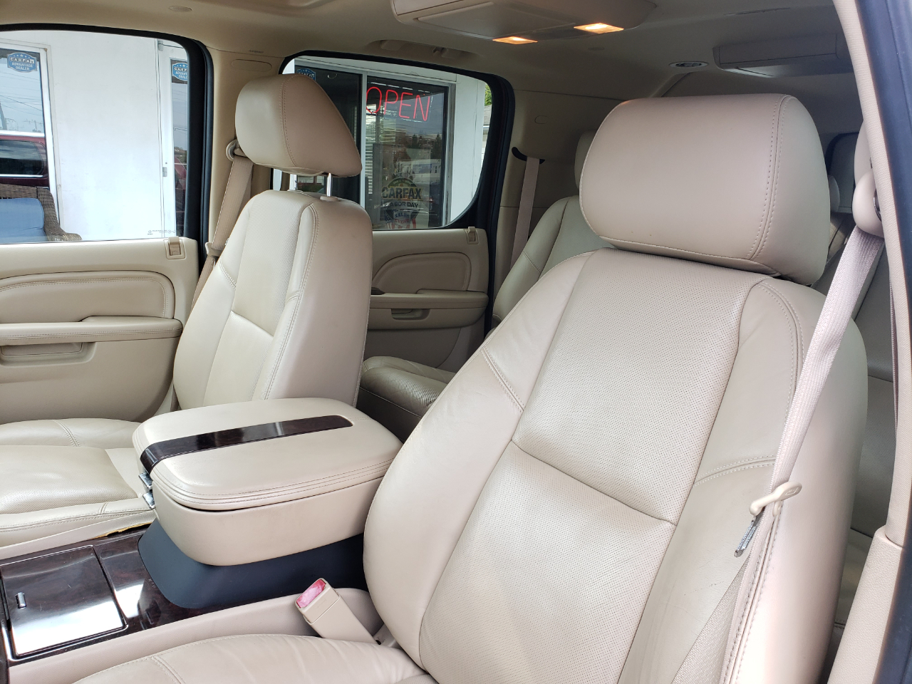 Cadillac Escalade ESV AWD Premium 2011 Cadillac Escalade ESV AWD Premium 2011