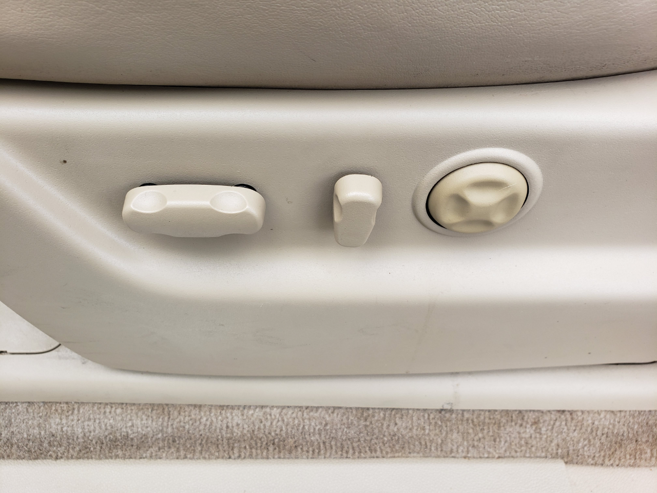 Cadillac Escalade ESV AWD Premium 2011 Cadillac Escalade ESV AWD Premium 2011