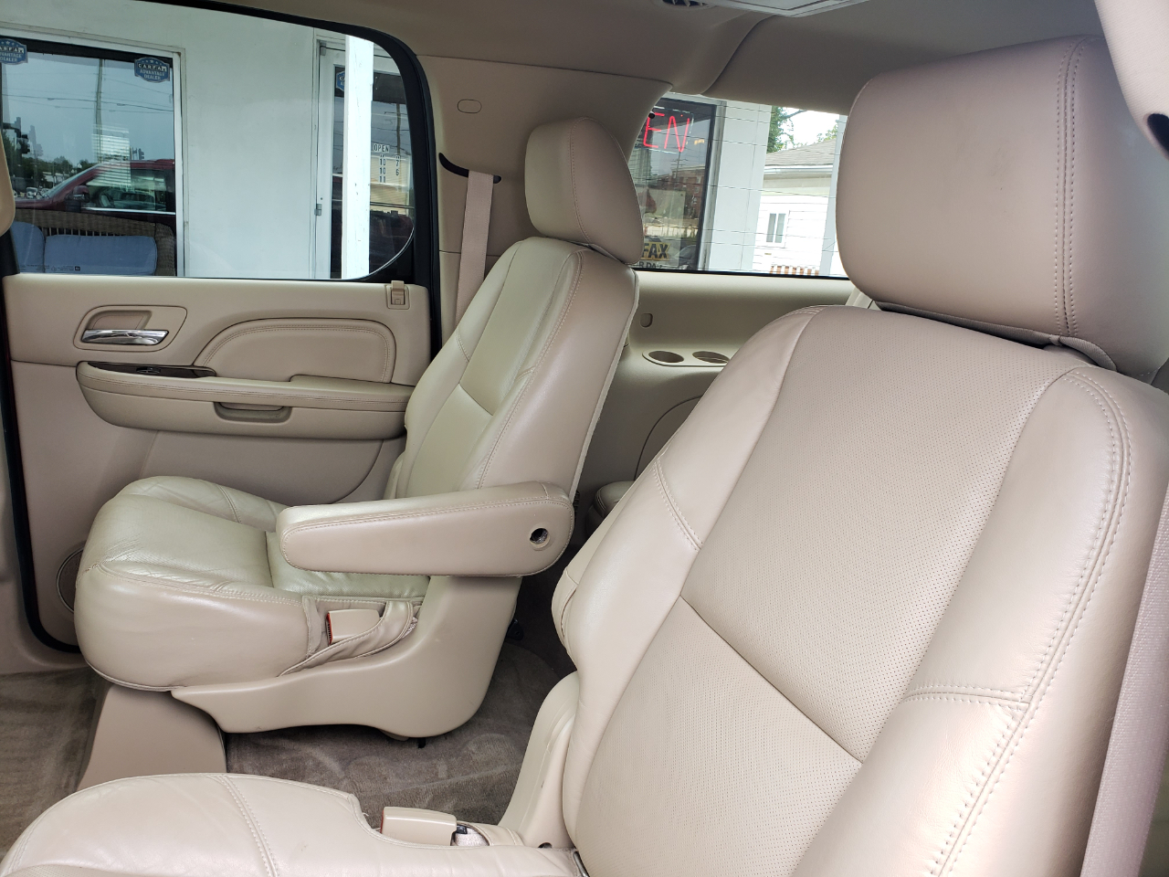 Cadillac Escalade ESV AWD Premium 2011 Cadillac Escalade ESV AWD Premium 2011