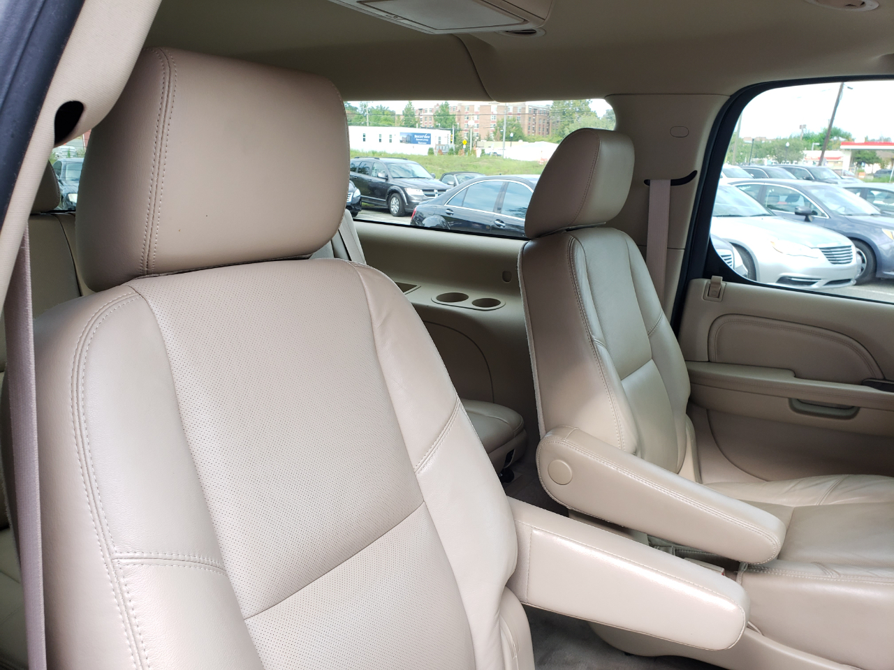 Cadillac Escalade ESV AWD Premium 2011 Cadillac Escalade ESV AWD Premium 2011