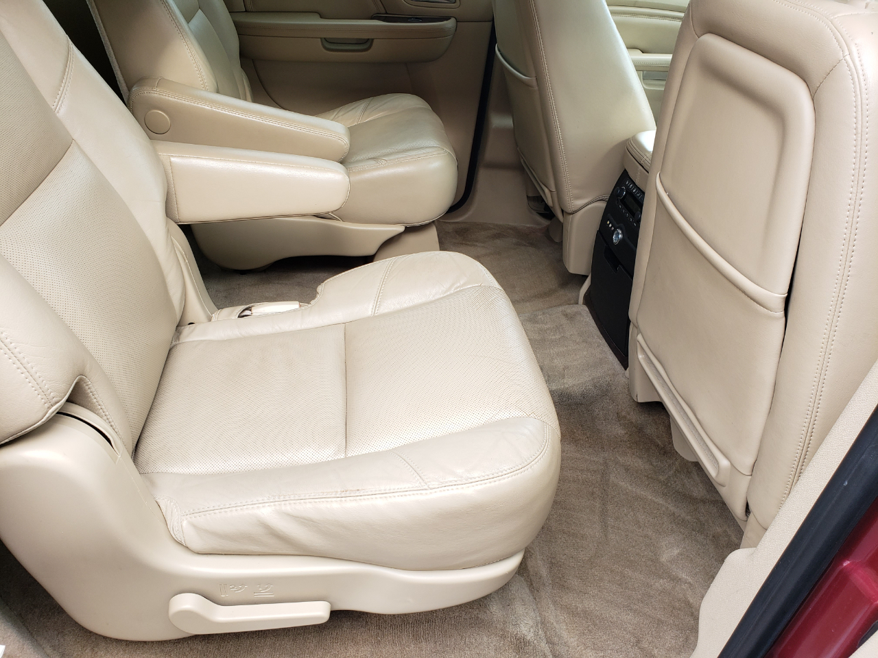 Cadillac Escalade ESV AWD Premium 2011 Cadillac Escalade ESV AWD Premium 2011