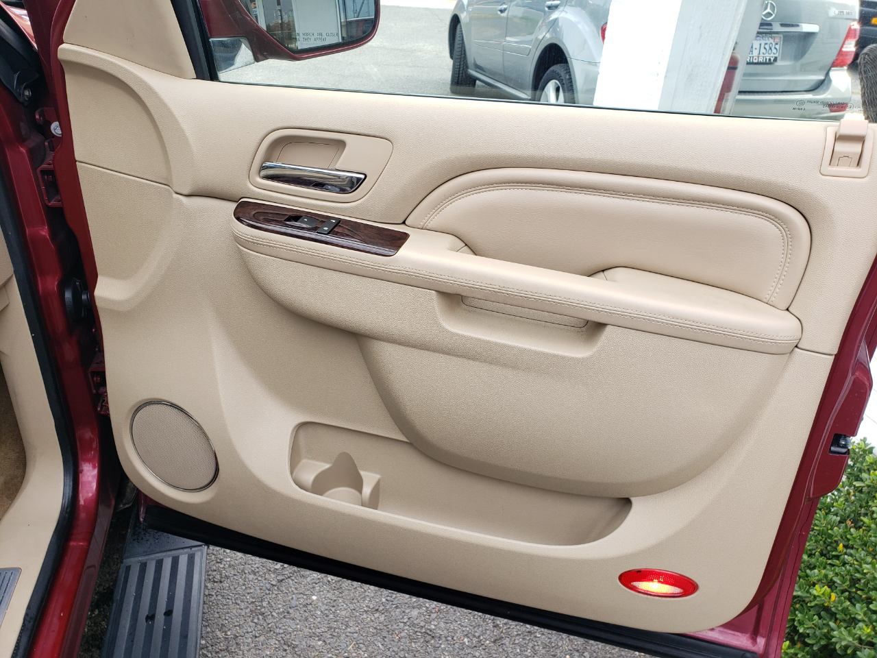 Cadillac Escalade ESV AWD Premium 2011 Cadillac Escalade ESV AWD Premium 2011