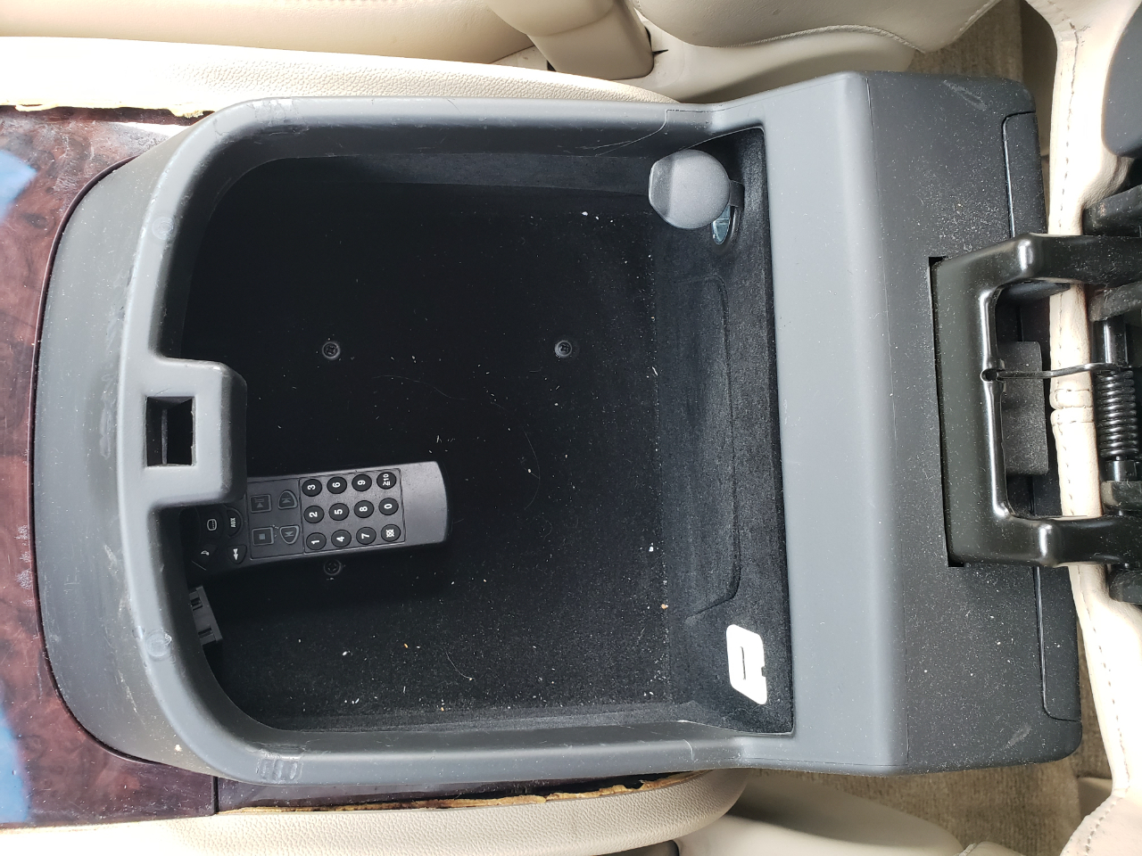 Cadillac Escalade ESV AWD Premium 2011 Cadillac Escalade ESV AWD Premium 2011