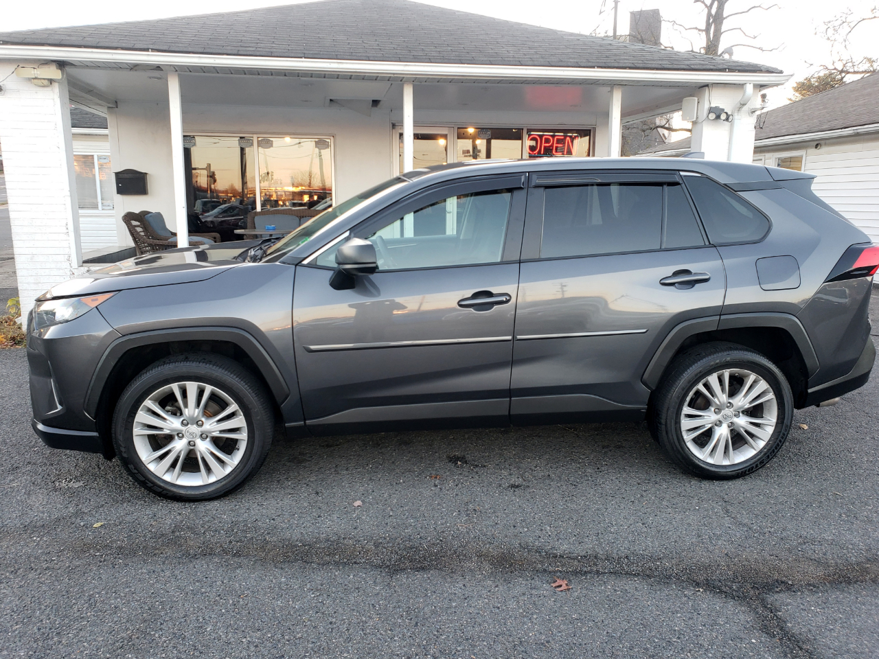 Toyota RAV4 LE AWD 2022