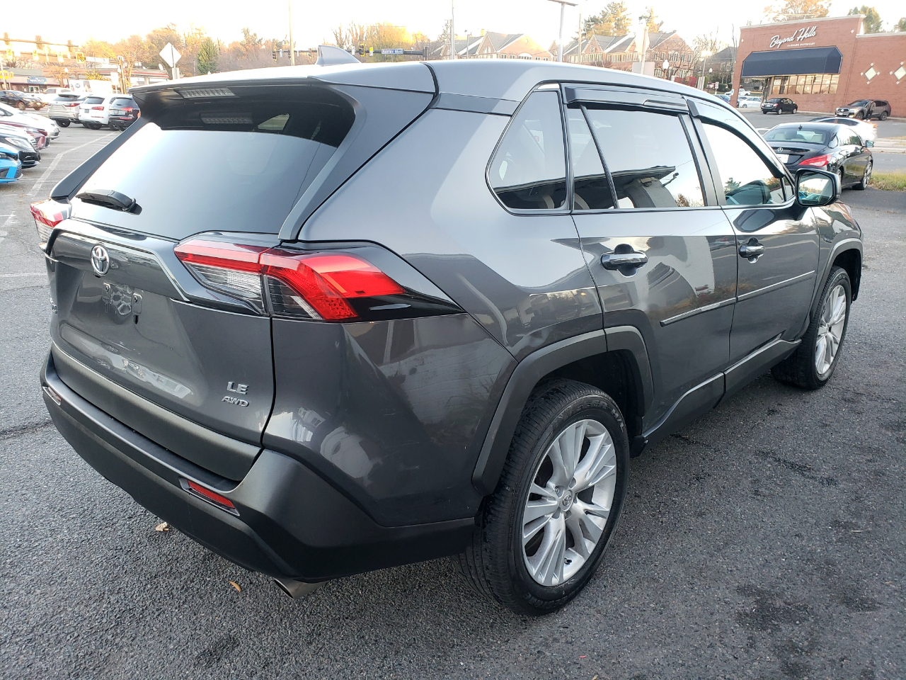 Toyota RAV4 LE AWD 2022