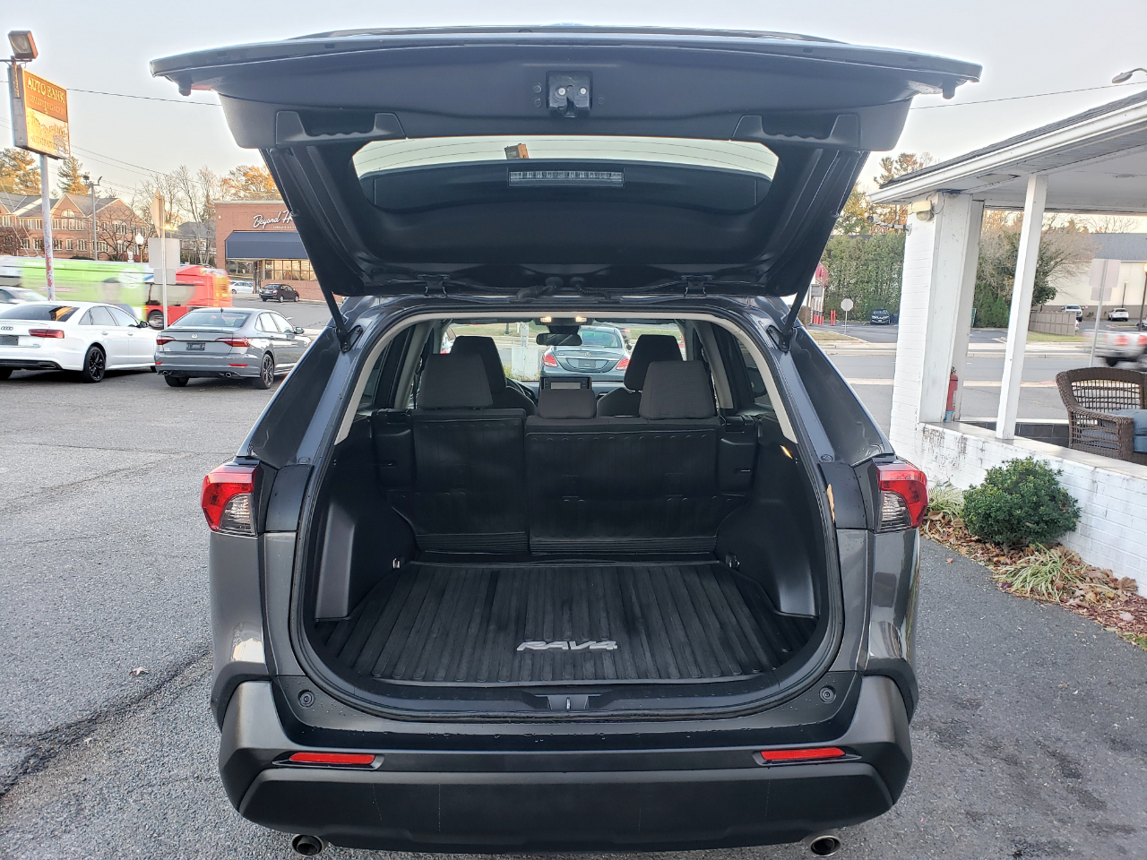 Toyota RAV4 LE AWD 2022