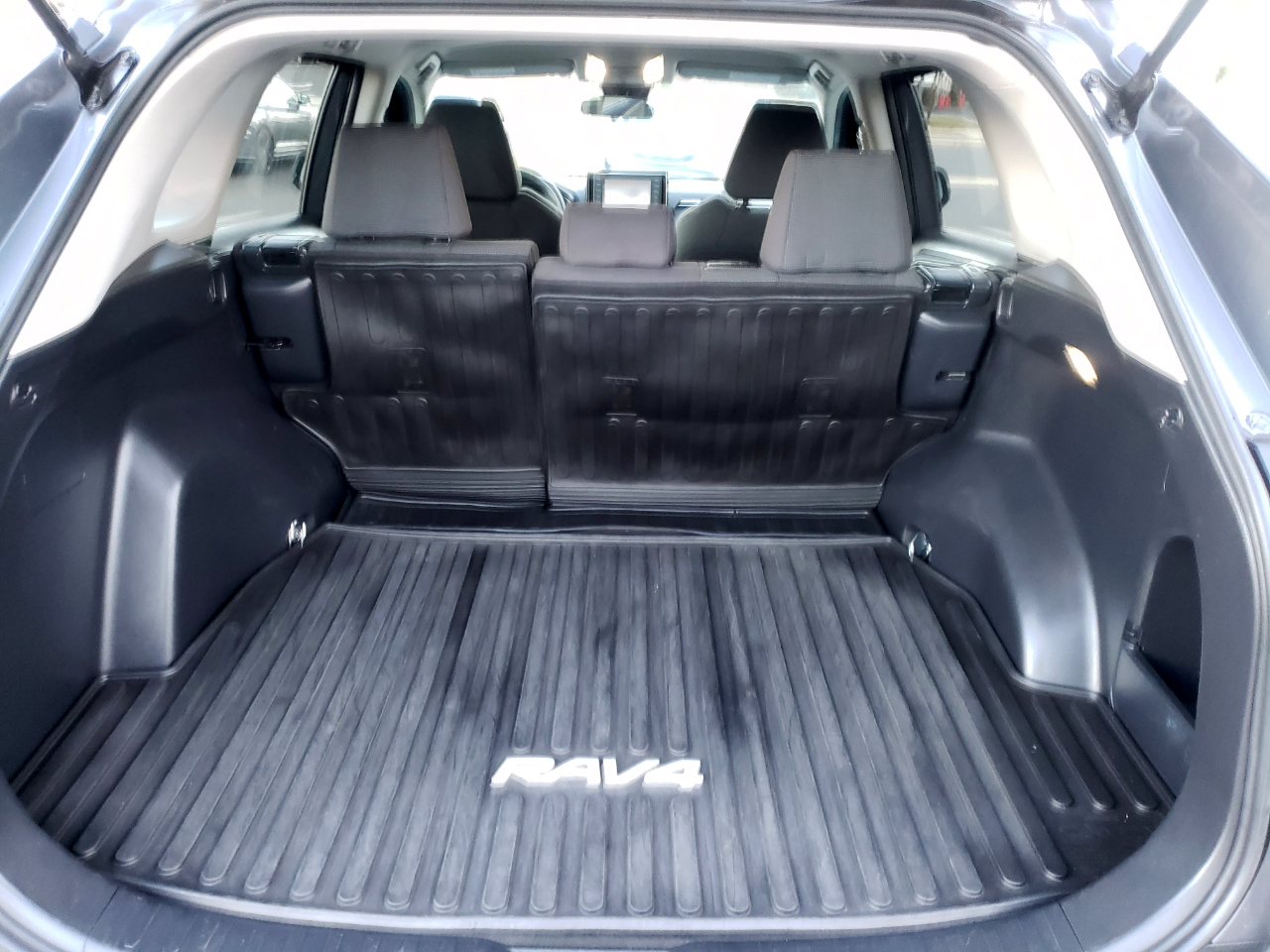 Toyota RAV4 LE AWD 2022