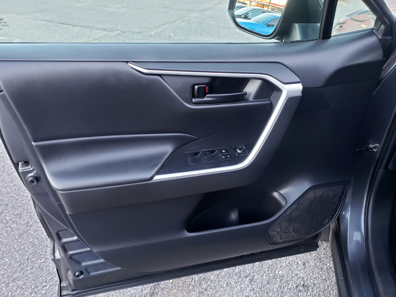 Toyota RAV4 LE AWD 2022