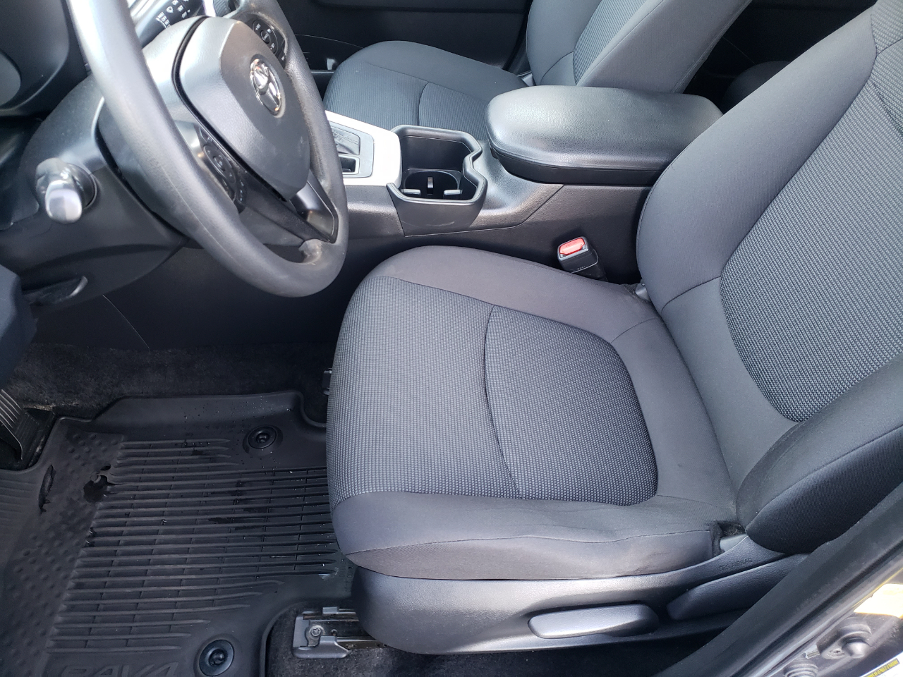 Toyota RAV4 LE AWD 2022