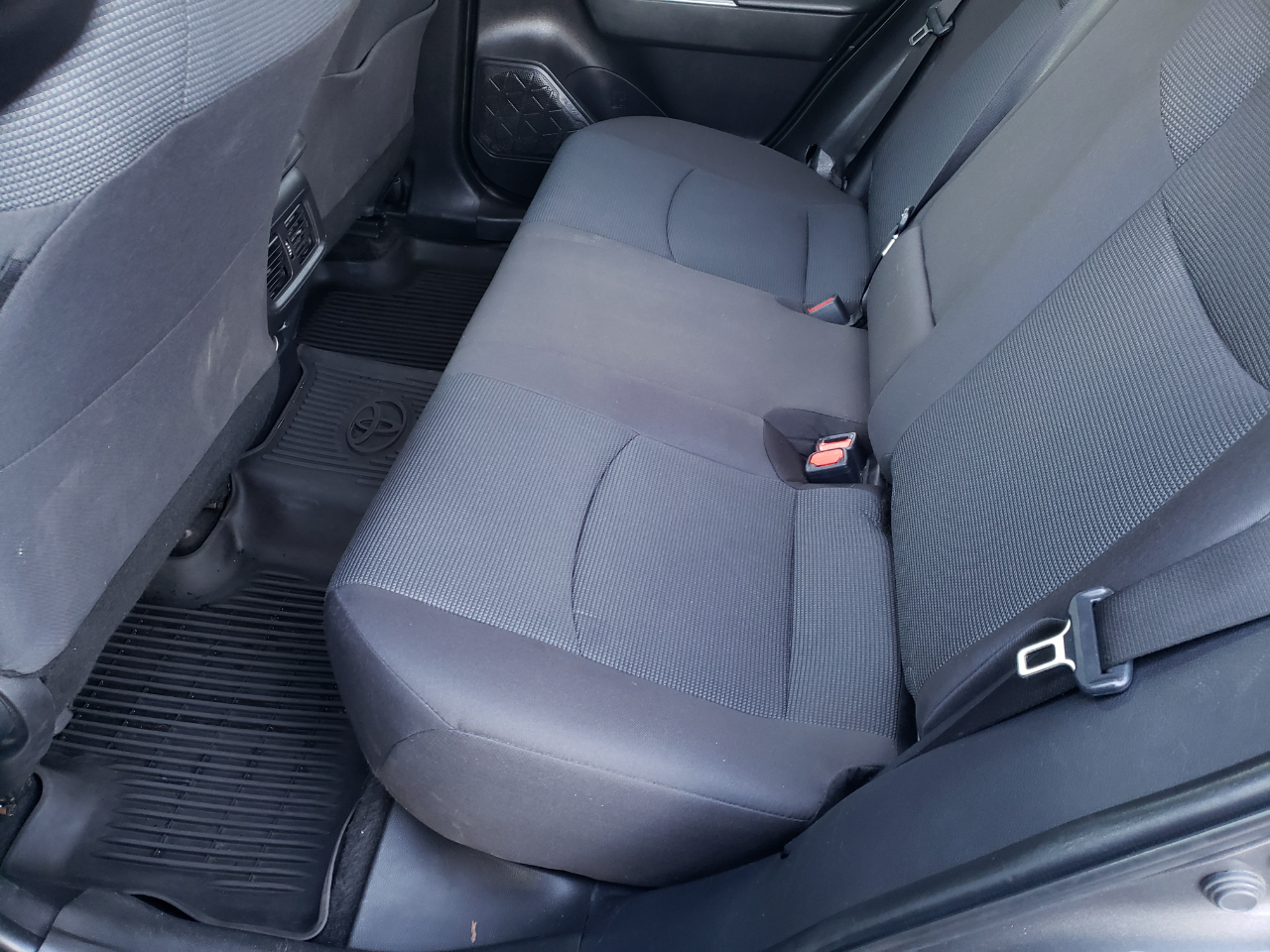 Toyota RAV4 LE AWD 2022