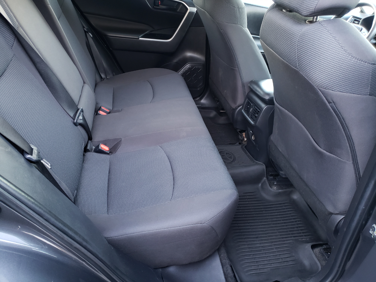 Toyota RAV4 LE AWD 2022