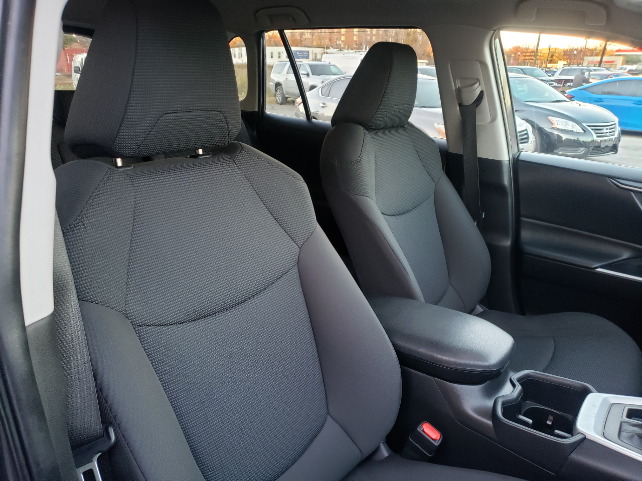 Toyota RAV4 LE AWD 2022