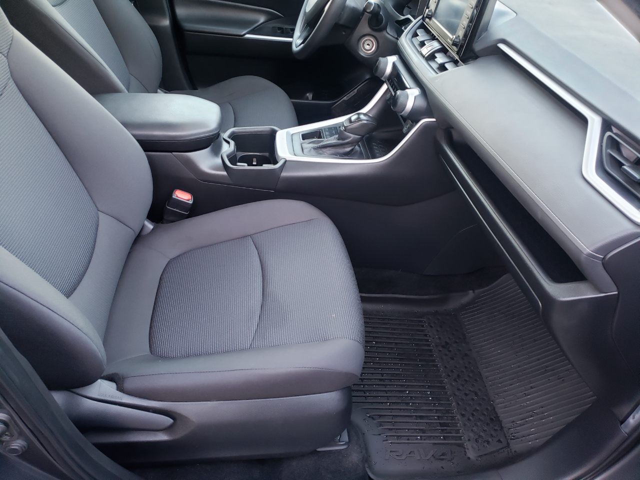 Toyota RAV4 LE AWD 2022