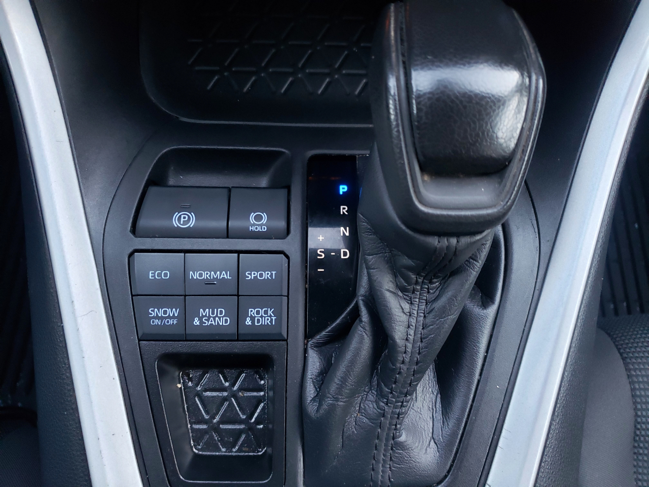 Toyota RAV4 LE AWD 2022