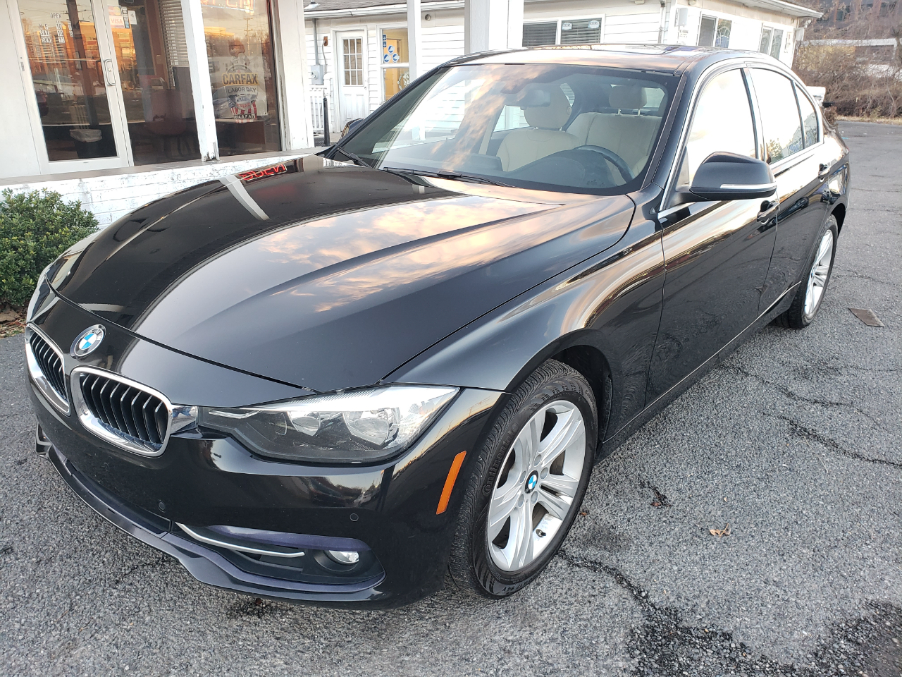 2017 BMW 3-Series 330i xDrive SULEV Sedan