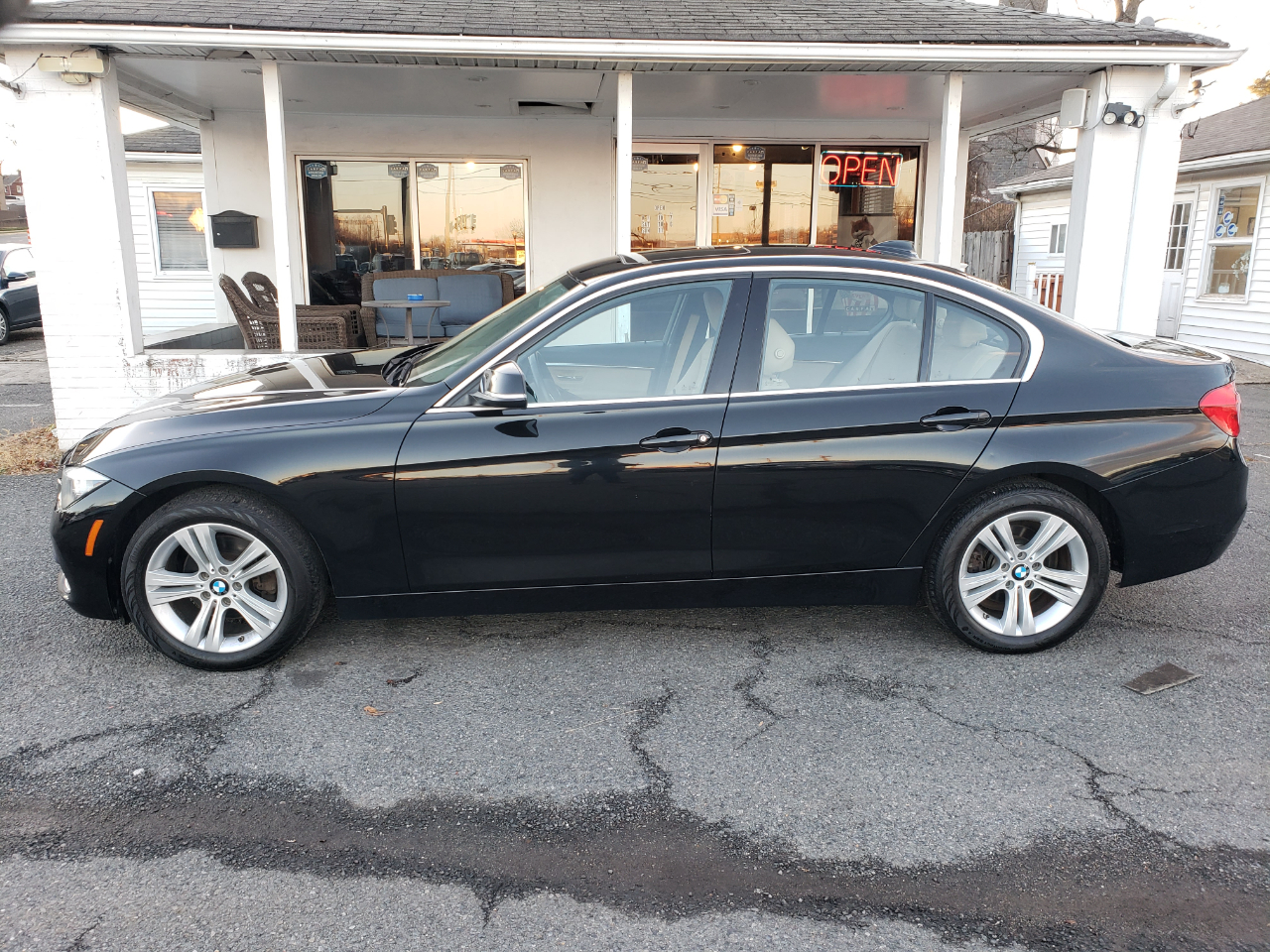 BMW 3-Series 330i xDrive SULEV Sedan 2017