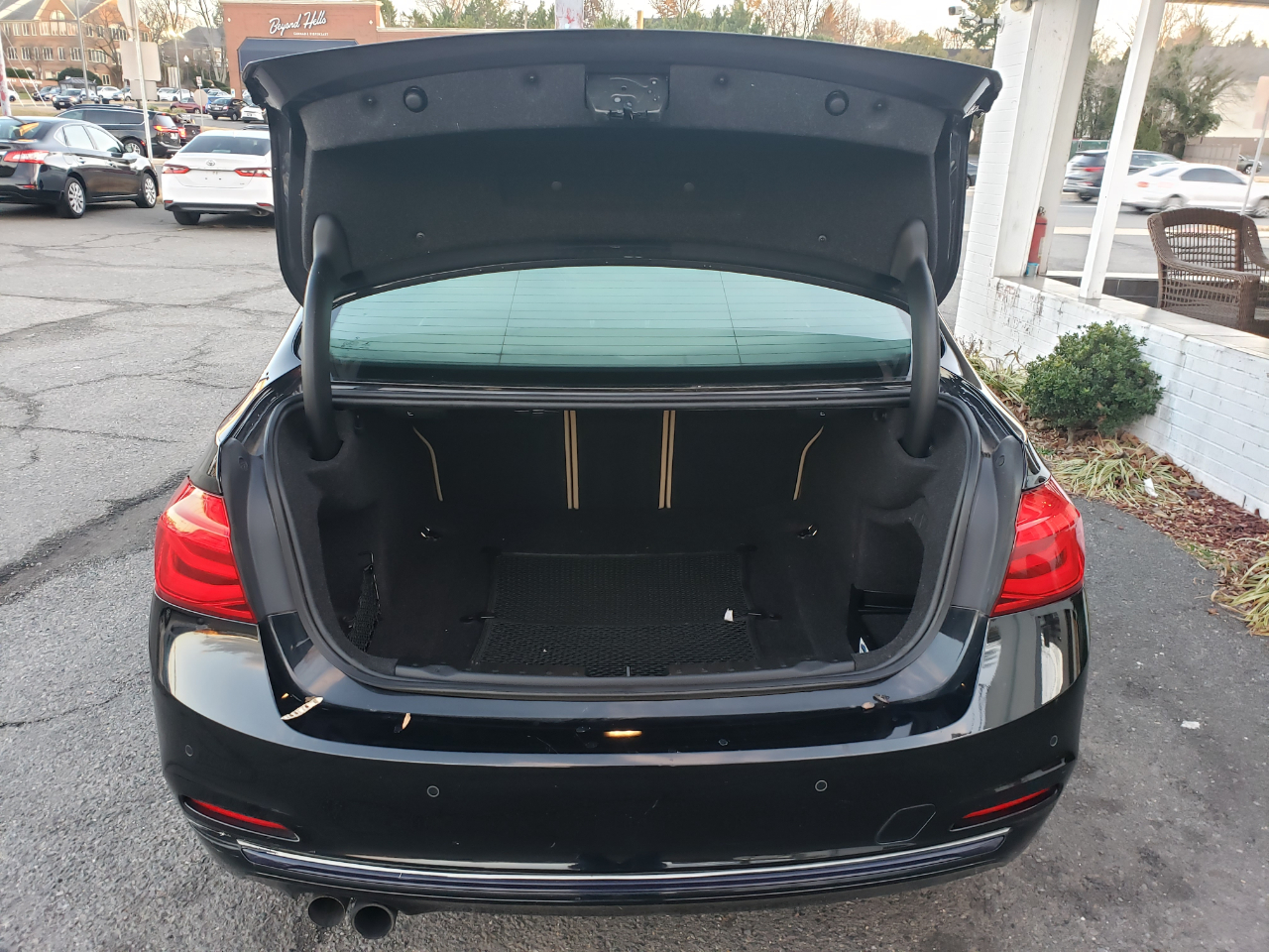 BMW 3-Series 330i xDrive SULEV Sedan 2017