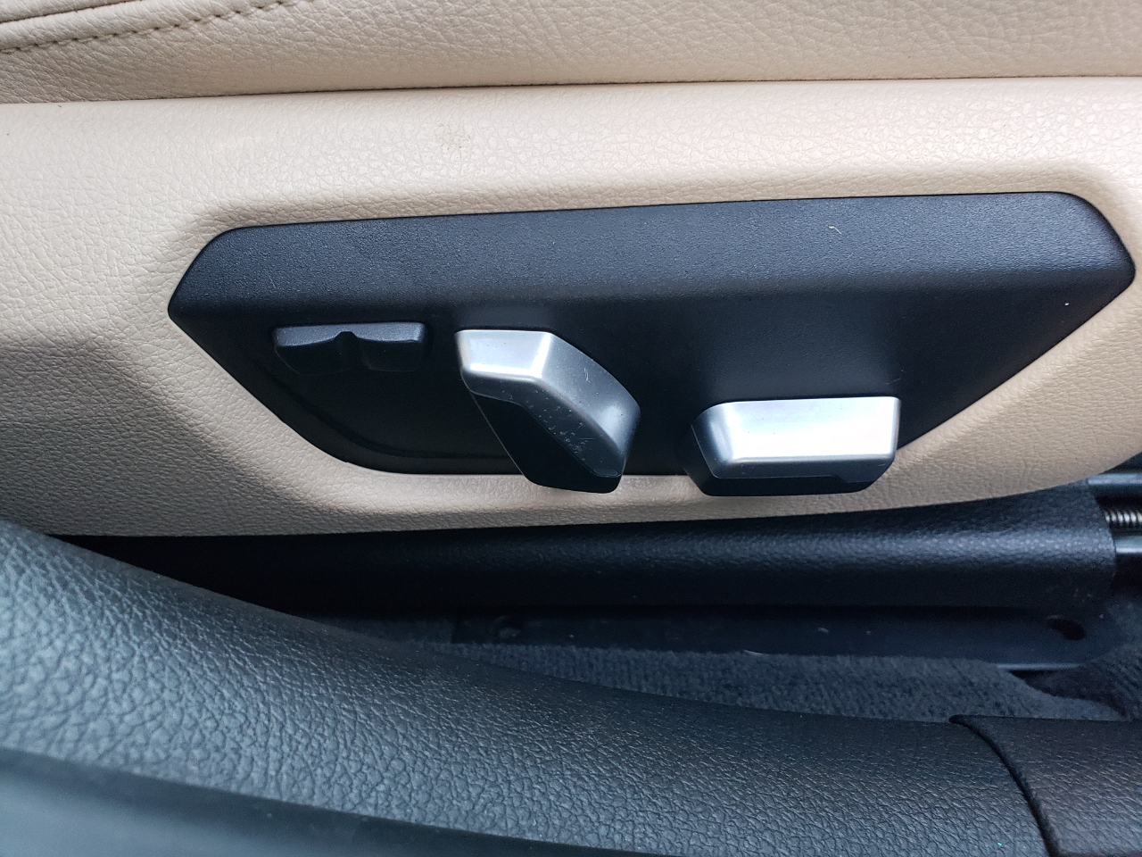 BMW 3-Series 330i xDrive SULEV Sedan 2017