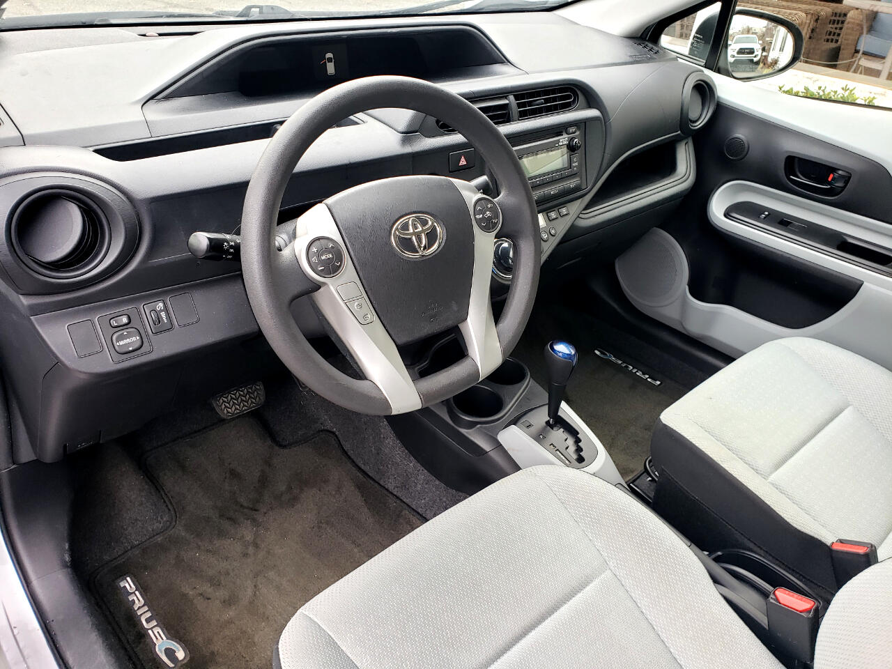 Toyota Prius c One 2012