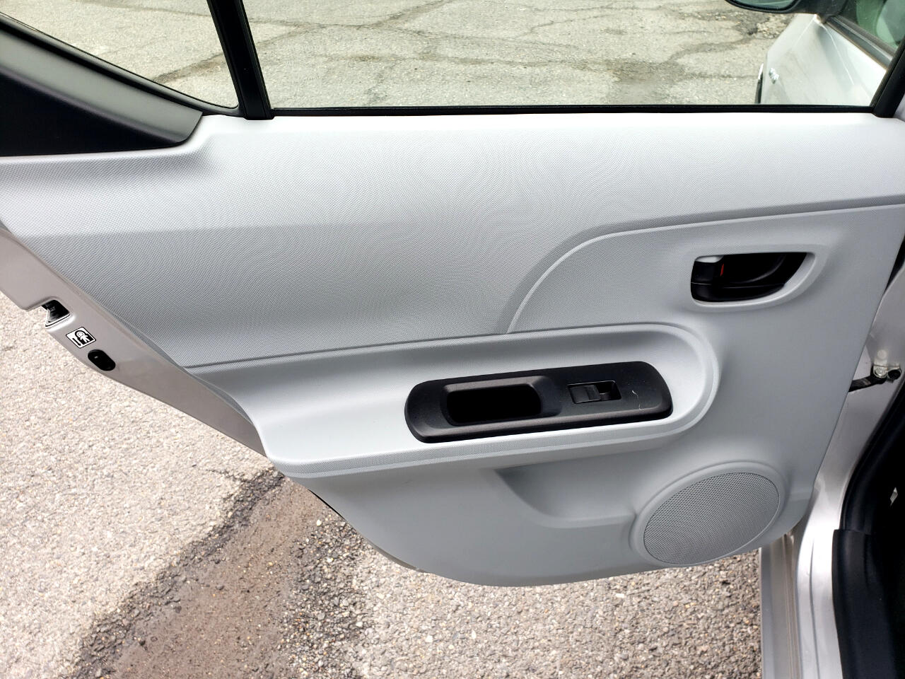 Toyota Prius c One 2012