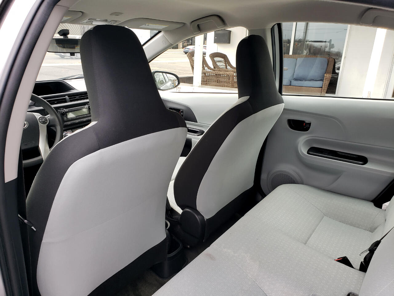 Toyota Prius c One 2012