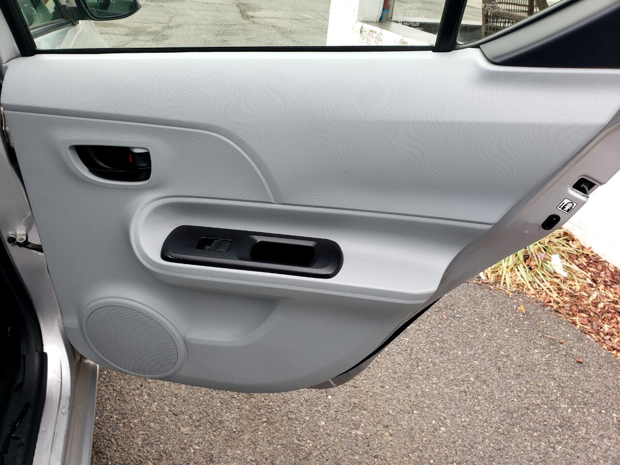 Toyota Prius c One 2012