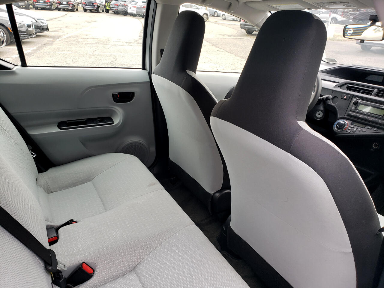 Toyota Prius c One 2012