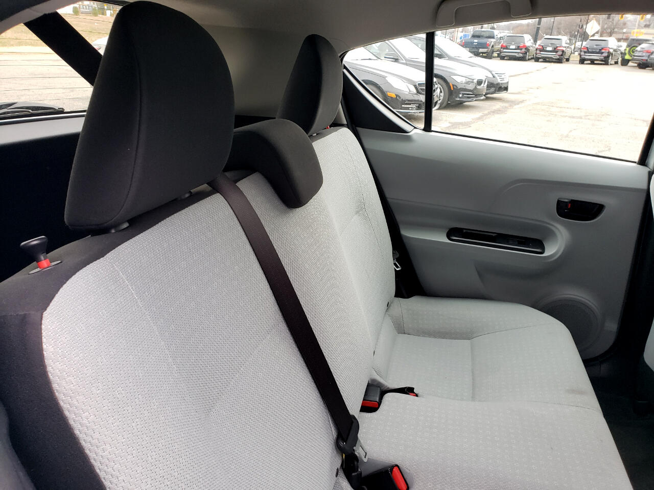 Toyota Prius c One 2012