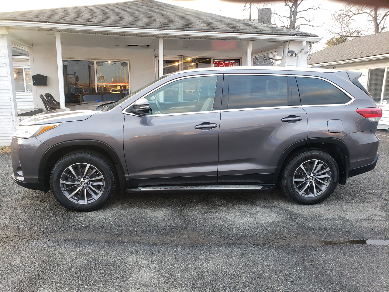 Toyota Highlander XLE AWD V6 2019