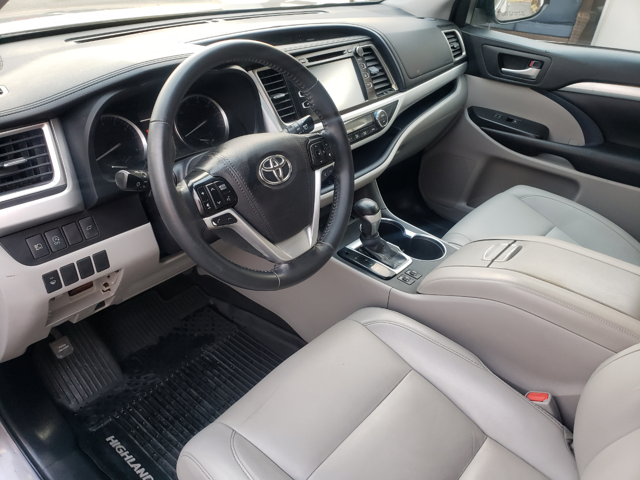 Toyota Highlander XLE AWD V6 2019