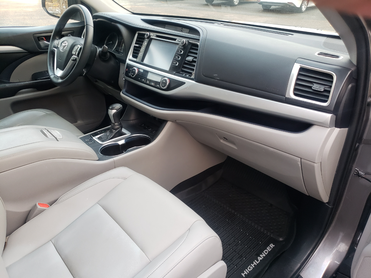 Toyota Highlander XLE AWD V6 2019