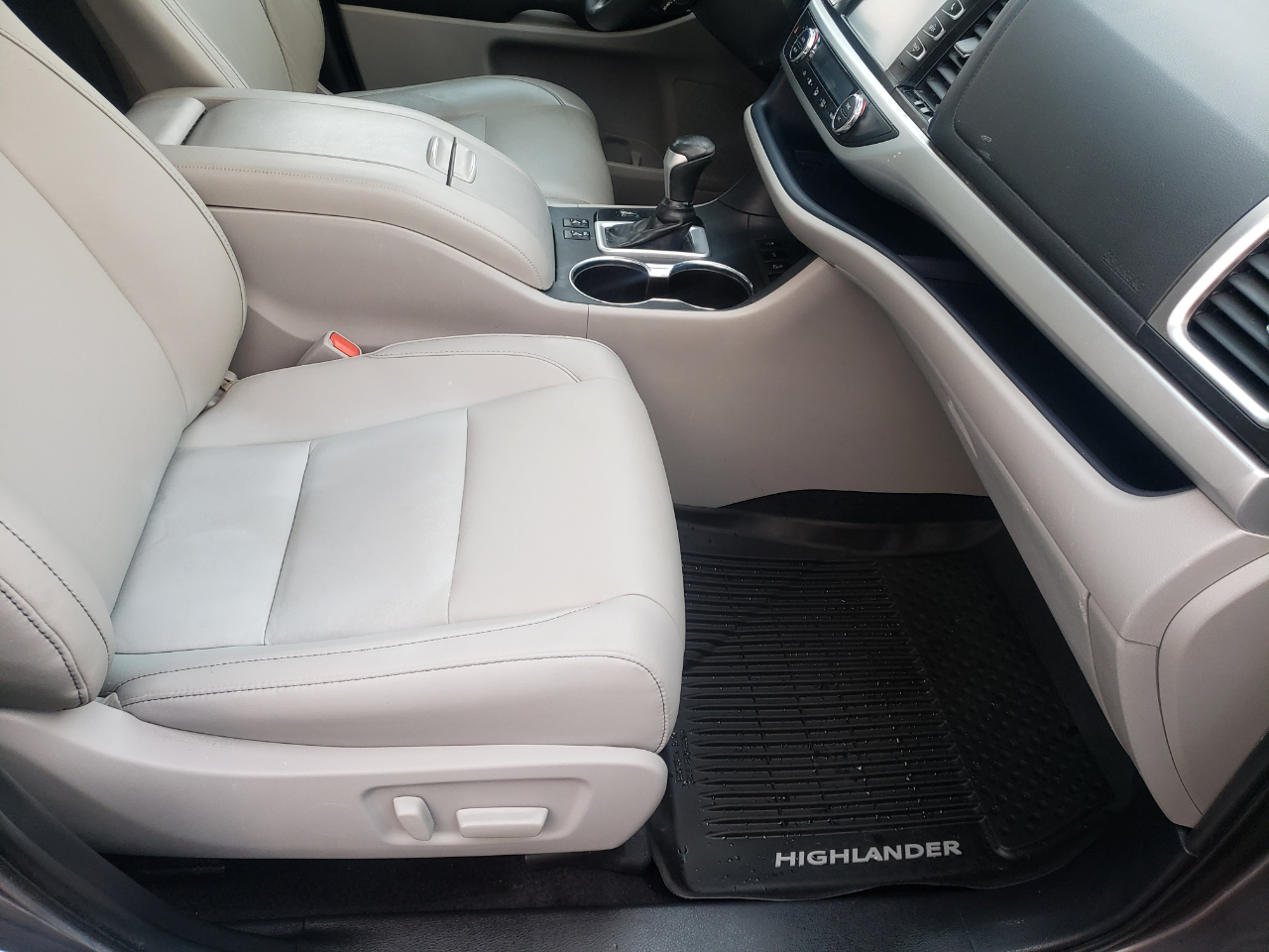 Toyota Highlander XLE AWD V6 2019