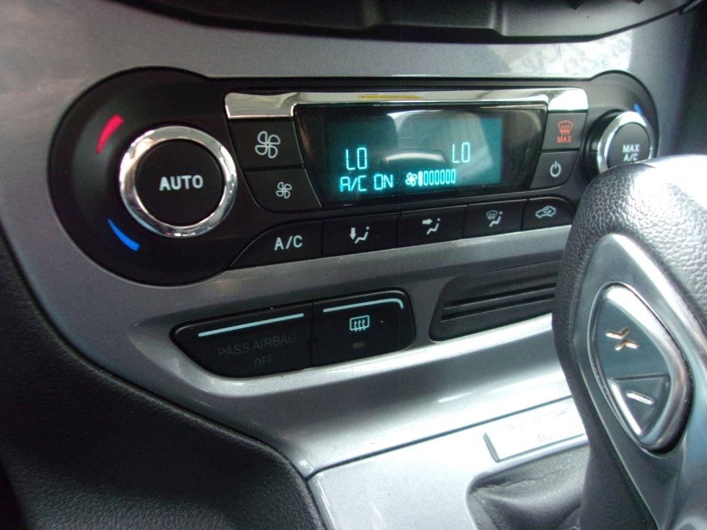 Ford Focus 5dr HB Titanium 2012
