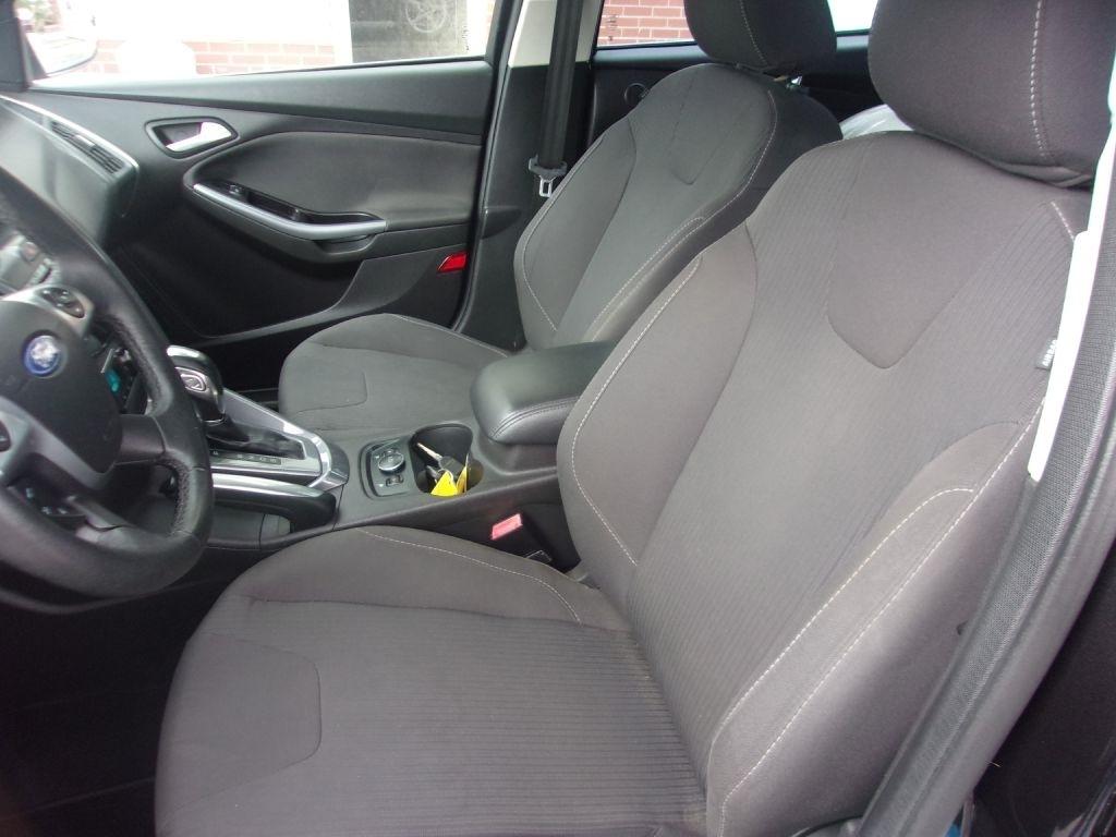 Ford Focus 5dr HB Titanium 2012