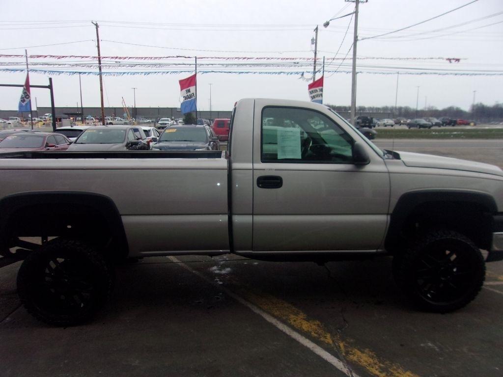 Chevrolet Silverado 2500HD Reg Cab 133" WB 4WD Work Truck 2006
