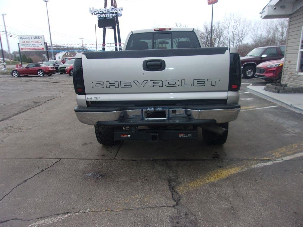 Chevrolet Silverado 2500HD Reg Cab 133" WB 4WD Work Truck 2006