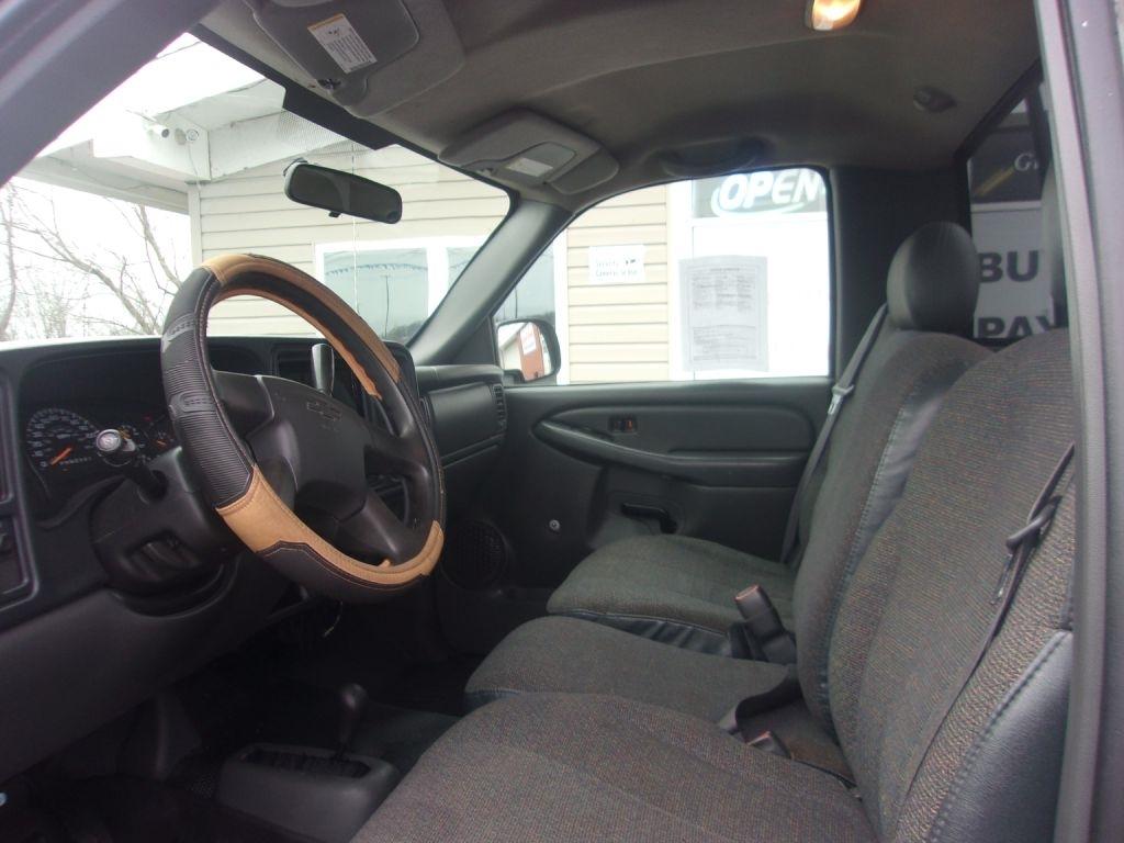 Chevrolet Silverado 2500HD Reg Cab 133" WB 4WD Work Truck 2006