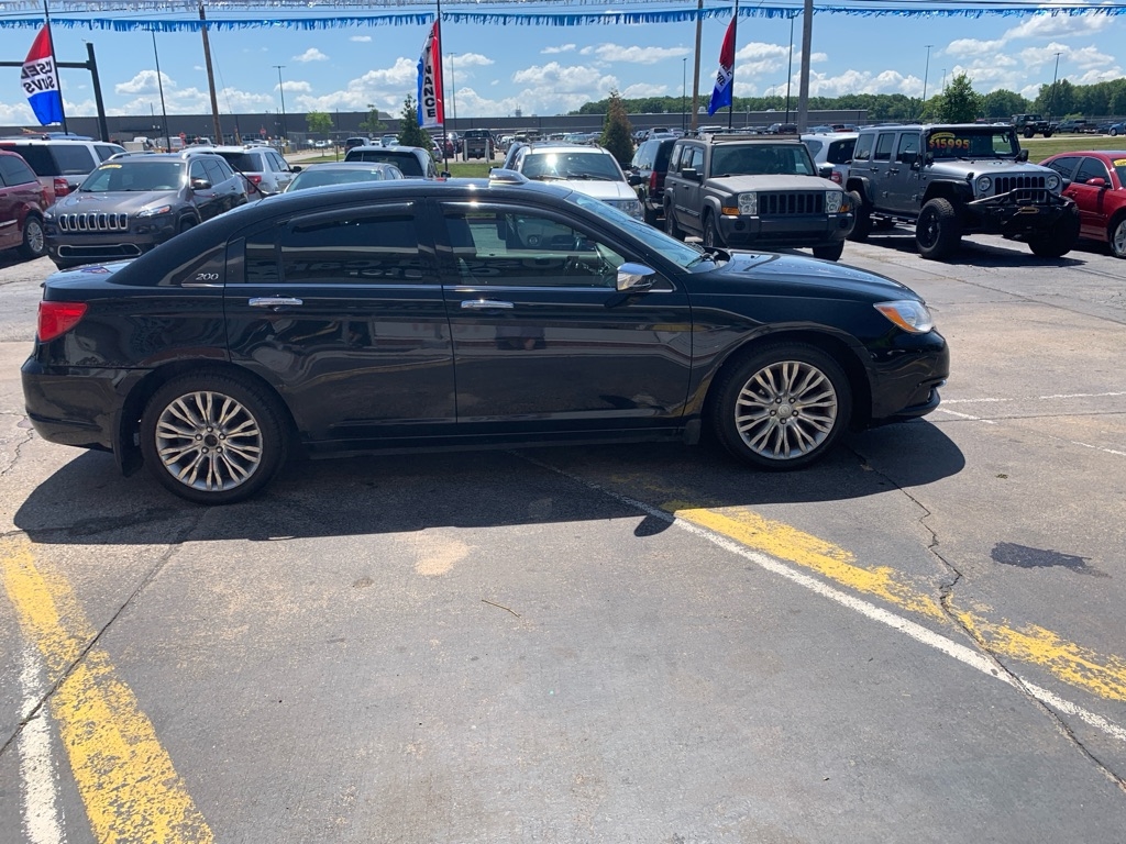 Chrysler 200 4dr Sdn Limited 2013