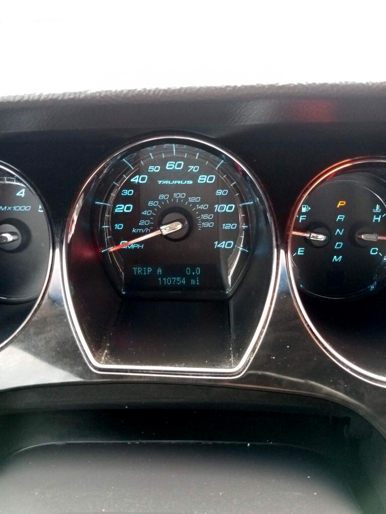 2010 Ford Taurus Limited photo 5